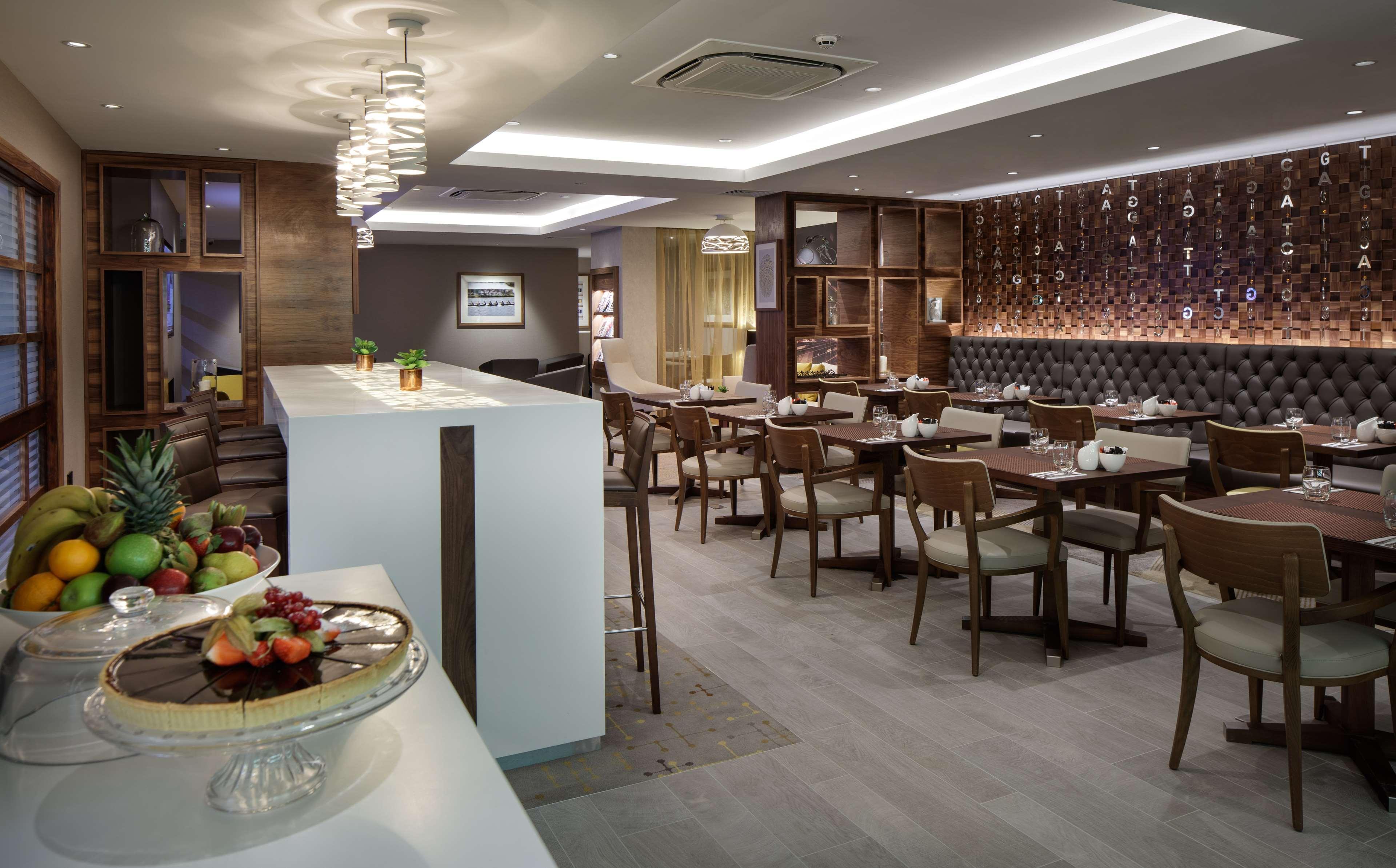 Hilton Cambridge City Centre Bagian luar foto